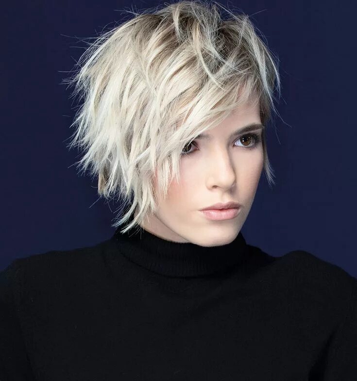 Рваная прическа на короткие волосы Tagli corti 2019: le tendenze più cool del nuovo anno Short hair with layers, Me