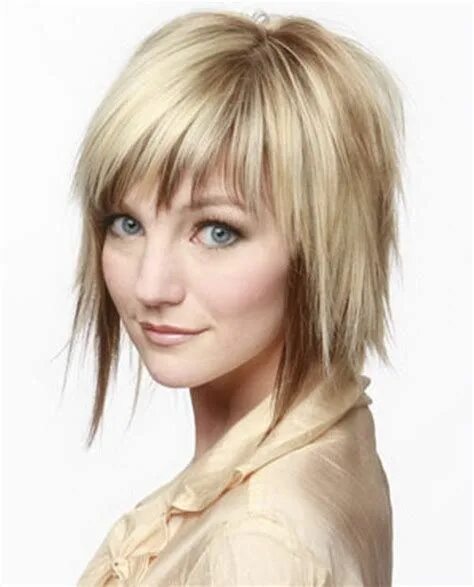 Рваная стрижка с челкой косой короткой Image result for Shag Bob Hairstyles with Bangs Choppy Medium hair cuts, Thin ha