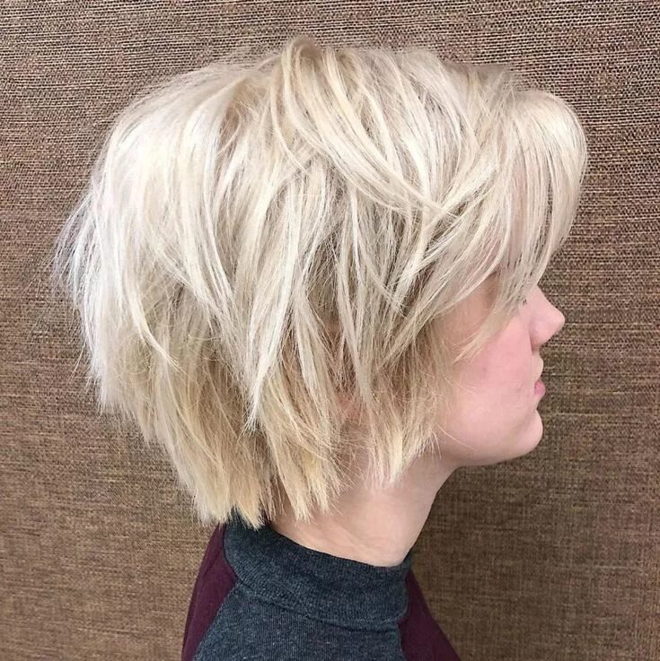 Рваное каре боб фото Wispy Layered Platinum Blonde Bob Kort haar kapsels, Kapsels, Kapsels voor kort 