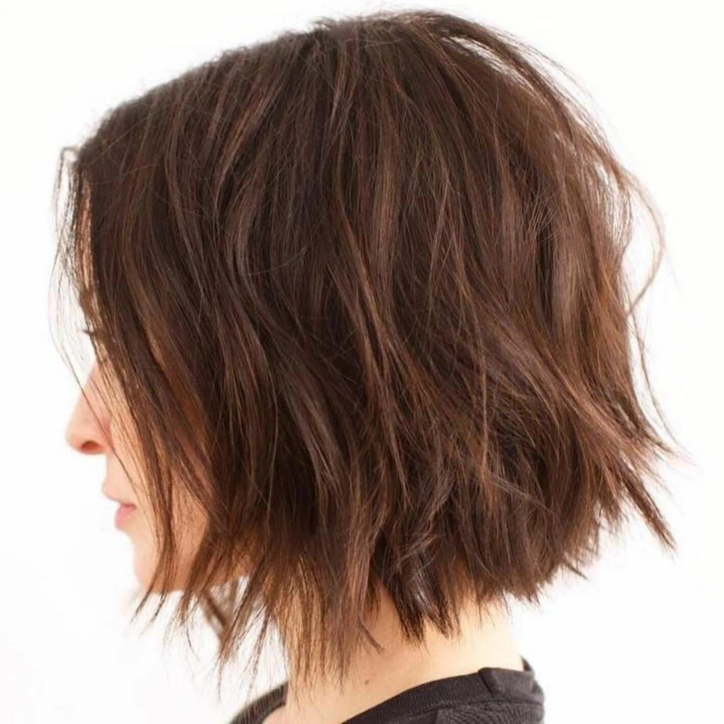 Рваное каре стрижка 2024 70 Fabulous Choppy Bob Hairstyles to Show Your Stylist in 2024 Wavy bob hairstyl