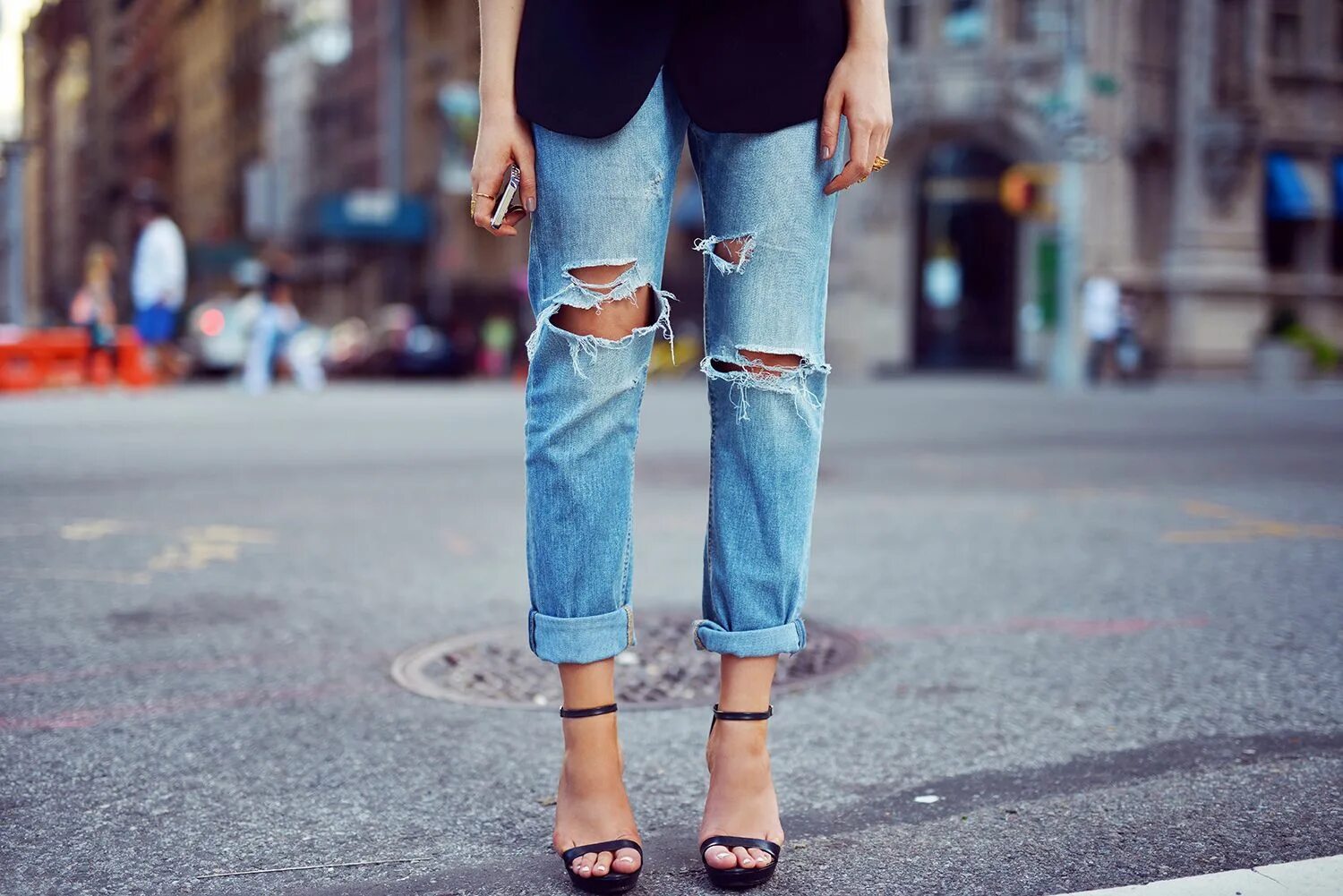 Рваные джинсы фото Kayture: NEW YORKER CHIC Denim fashion, Ripped boyfriend jeans, Boyfriend jeans