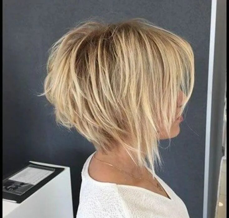 Рваные стрижки каре боб Pin by Charolette Cockerham on Hairstyles Bob hairstyles with bangs, Short bob h