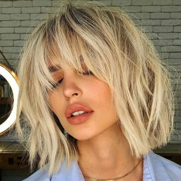 Рваные стрижки на средние волосы 2024 Shaggy Bob mit Pony - Schöne und ausgefallene Ideen Medium hair styles, How to c